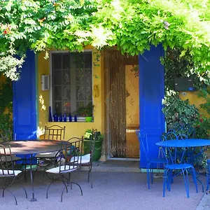 https://la-sarrasine.fr-provencehotel.com